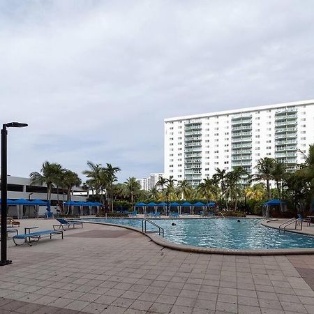 Stunning & Spacious Resort-Style Condo Across From Beach! Miami Beach Eksteriør billede