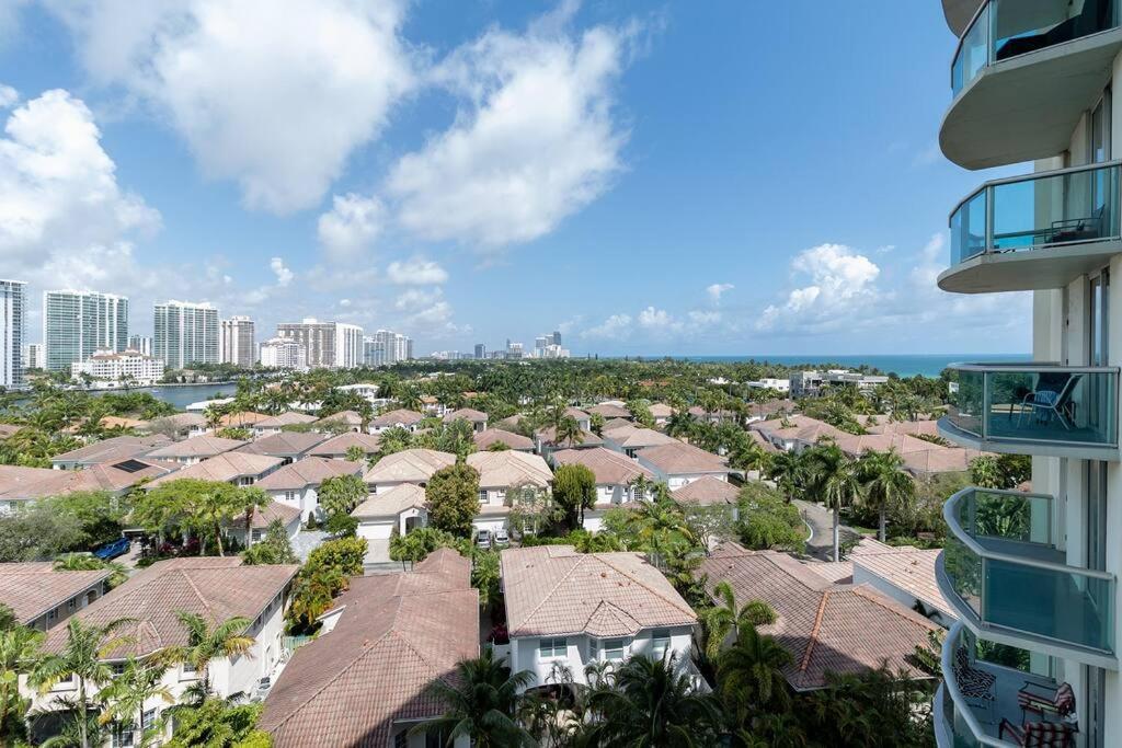 Stunning & Spacious Resort-Style Condo Across From Beach! Miami Beach Eksteriør billede