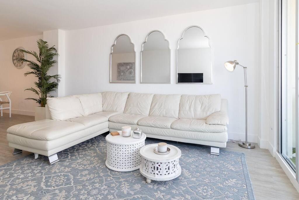 Stunning & Spacious Resort-Style Condo Across From Beach! Miami Beach Eksteriør billede