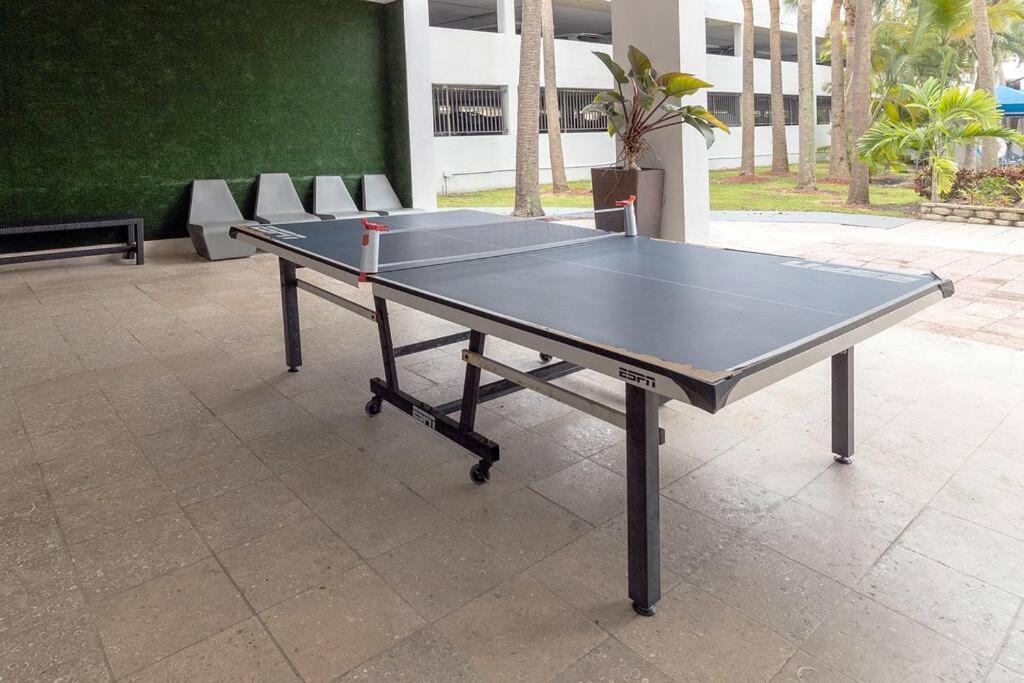 Stunning & Spacious Resort-Style Condo Across From Beach! Miami Beach Eksteriør billede