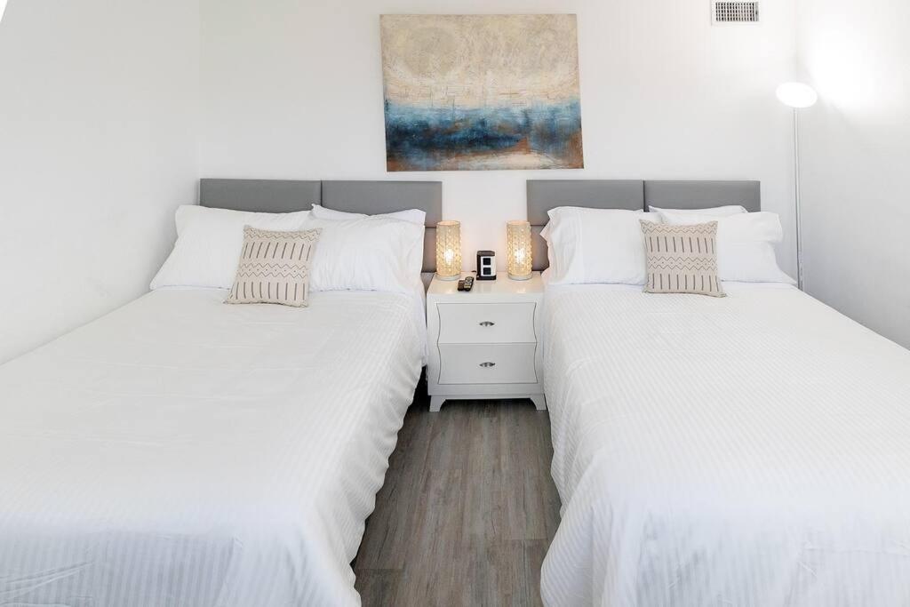 Stunning & Spacious Resort-Style Condo Across From Beach! Miami Beach Eksteriør billede