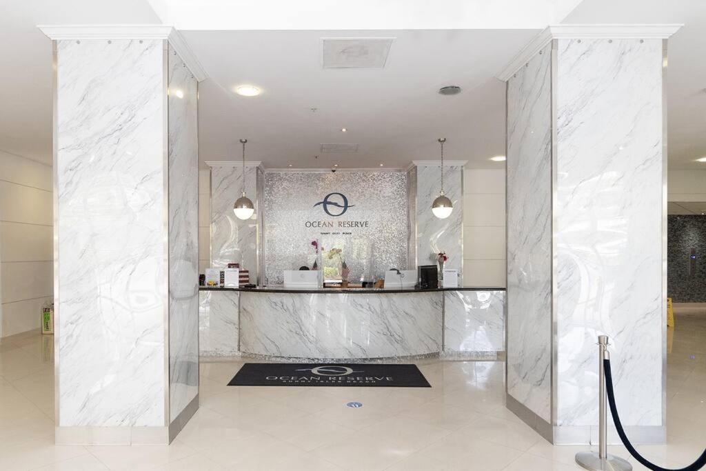 Stunning & Spacious Resort-Style Condo Across From Beach! Miami Beach Eksteriør billede