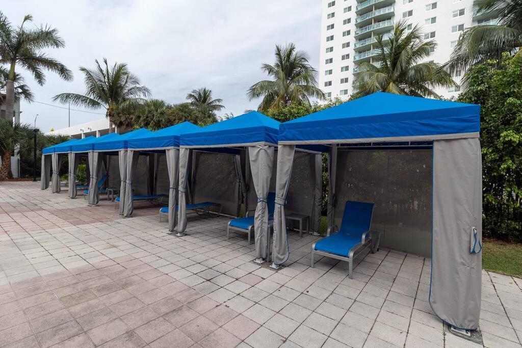 Stunning & Spacious Resort-Style Condo Across From Beach! Miami Beach Eksteriør billede
