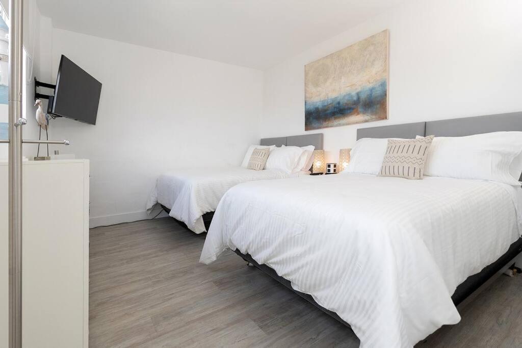 Stunning & Spacious Resort-Style Condo Across From Beach! Miami Beach Eksteriør billede