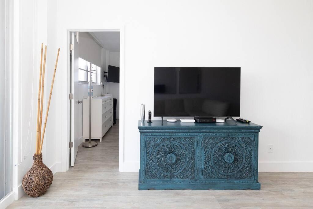 Stunning & Spacious Resort-Style Condo Across From Beach! Miami Beach Eksteriør billede